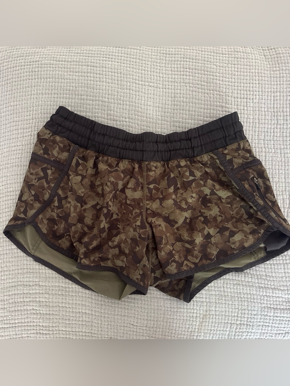 Lululemon camo athletic shorts with built in liner, adjustable waist, & pocket
